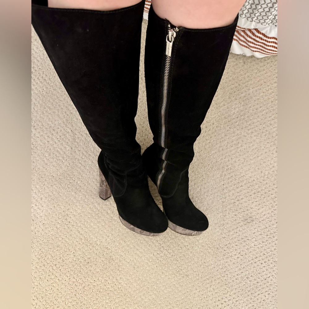 Michael Kors Lesly Black Suede Leather
Knee High Boots Heel sz 7 - Picture 6 of 11